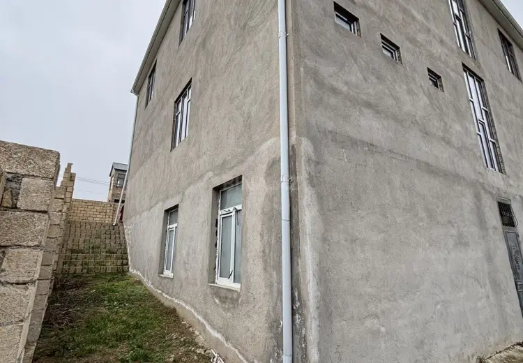 8 otaqlı mənzil Satılır, Quba