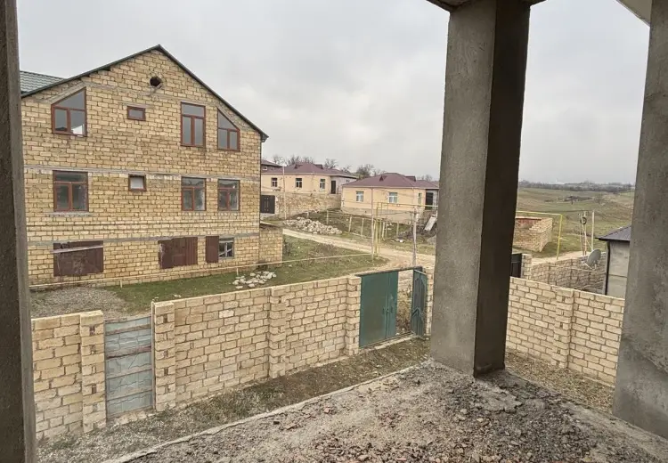 8 otaqlı mənzil Satılır, Quba