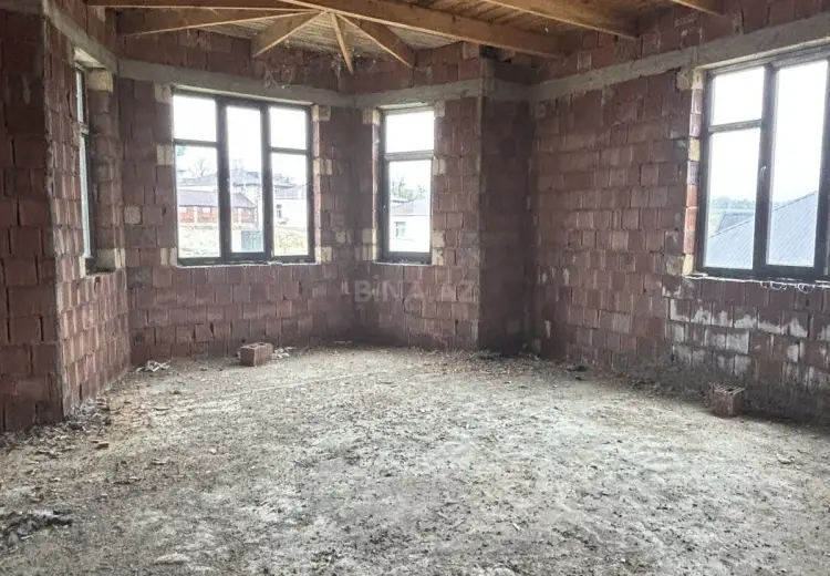 8 otaqlı mənzil Satılır, Quba