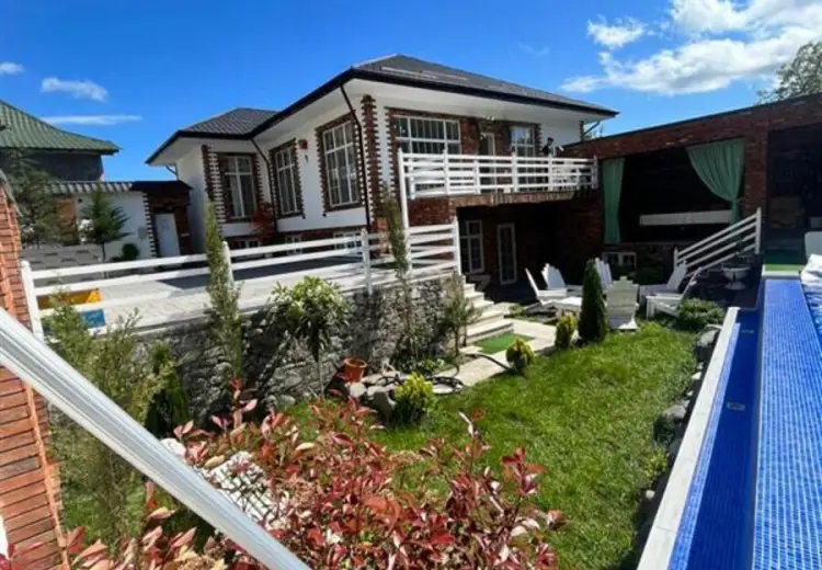 9 otaqlı mənzil Satılır, Qəbələ
