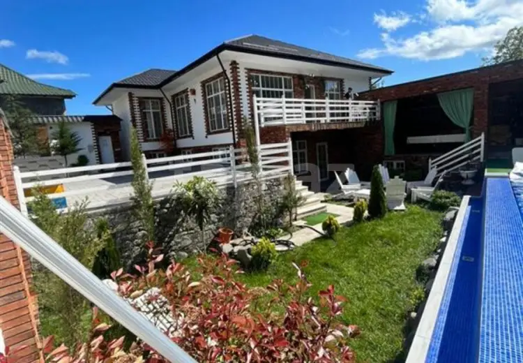 9 otaqlı mənzil , Qəbələ