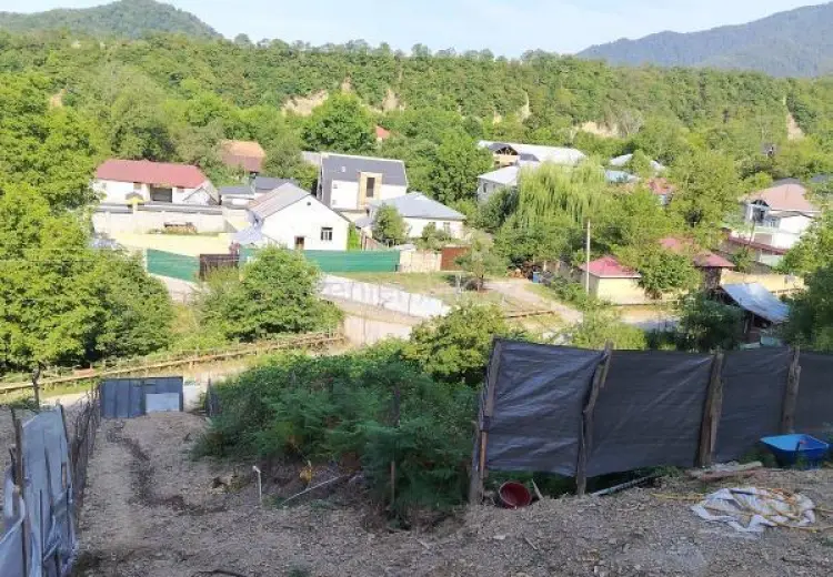 11 sot Torpaq Satılır, Qəbələ