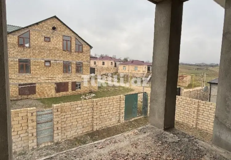 8 otaqlı mənzil Satılır,