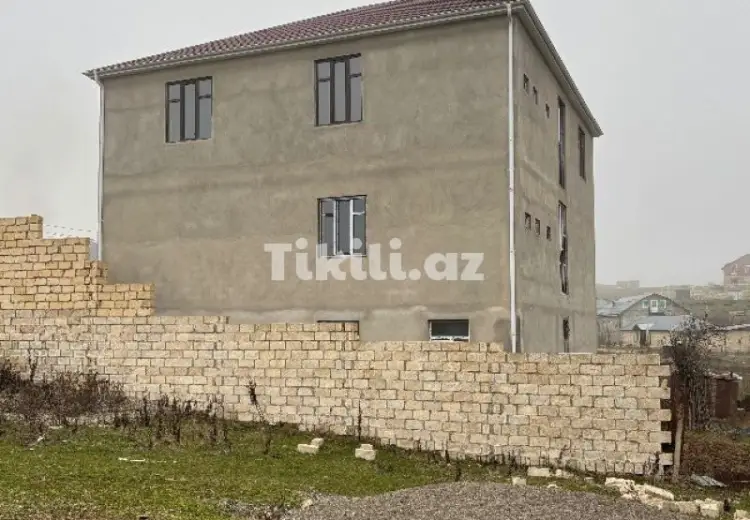 8 otaqlı mənzil Satılır,