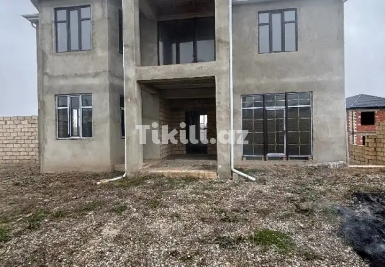 8 otaqlı mənzil Satılır,