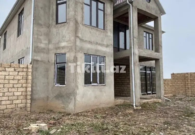 8 otaqlı mənzil Satılır,