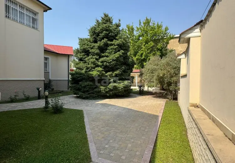 8 otaqlı mənzil , Bakı