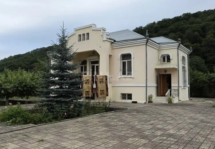 5 otaqlı mənzil Satılır, Quba