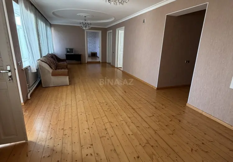 7 otaqlı mənzil Satılır, Quba