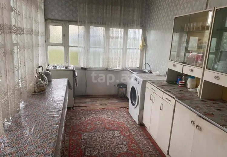6 otaqlı mənzil , Şəki