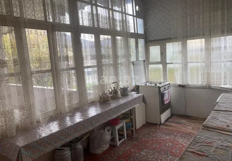 6 otaqlı mənzil , Şəki