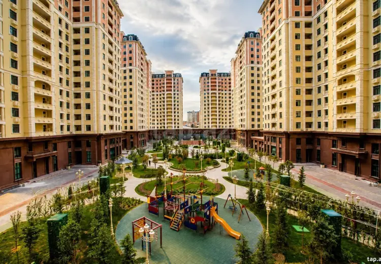 4 otaqlı mənzil , Bakı