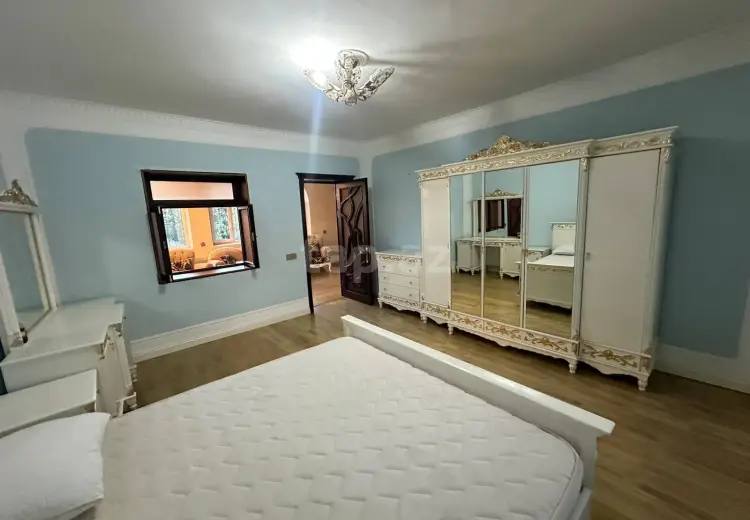 7 otaqlı mənzil , Bakı