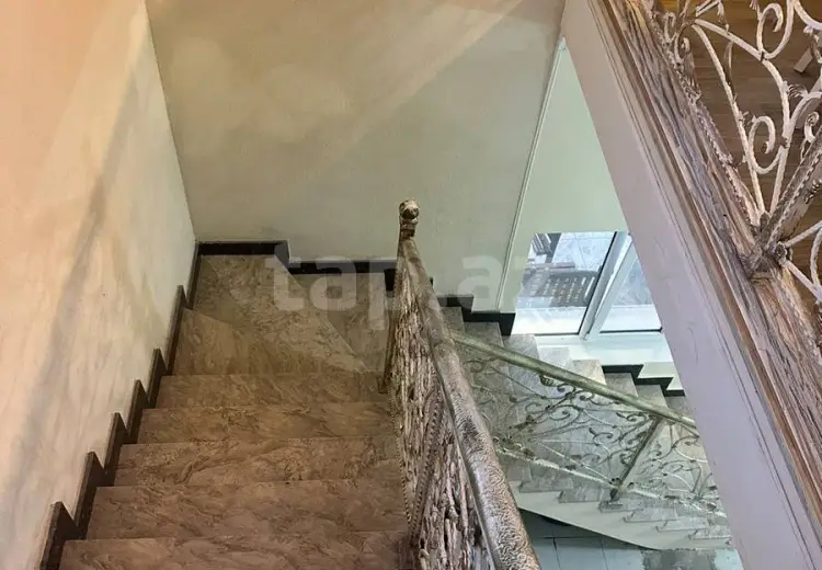 7 otaqlı mənzil , Bakı
