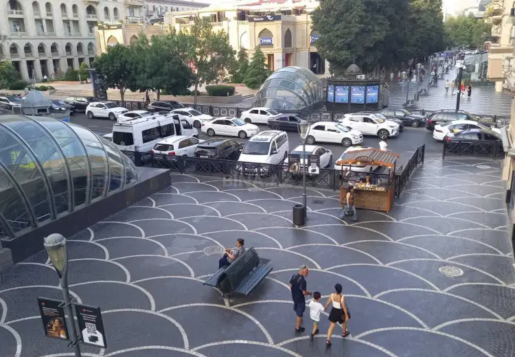 3 otaqlı mənzil Satılır, Səbail, Bakı
