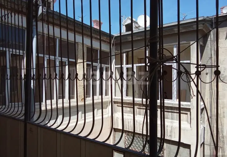6 otaqlı mənzil , Bakı
