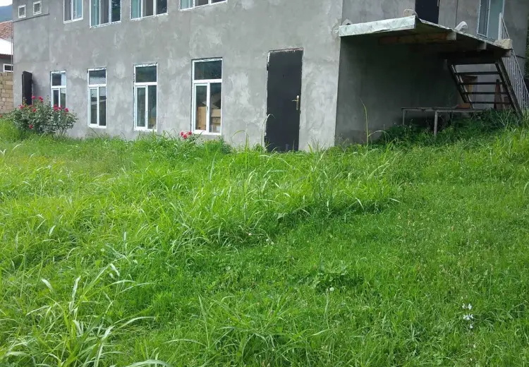 6 otaqlı mənzil Satılır, Şəki