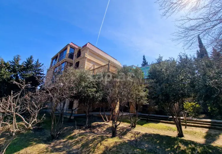 6 otaqlı mənzil , Bakı