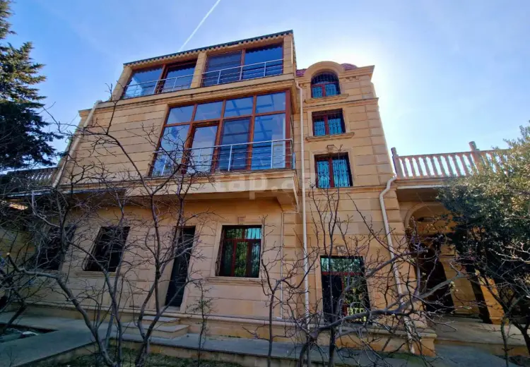 6 otaqlı mənzil , Bakı