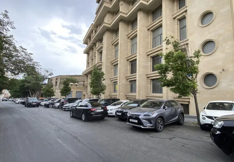 390 m² Obyekt / Ofis Satılır, Yasamal, Bakı