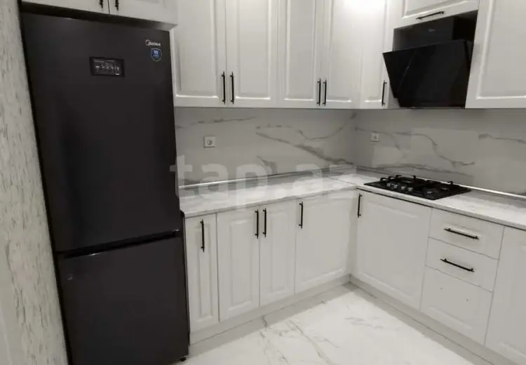 1 000 AZN - 3 otaqlı mənzil Kirayə (aylıq), Bakı