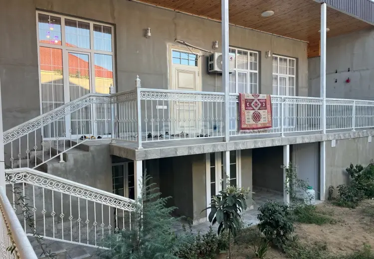 8 otaqlı mənzil , Gəncə