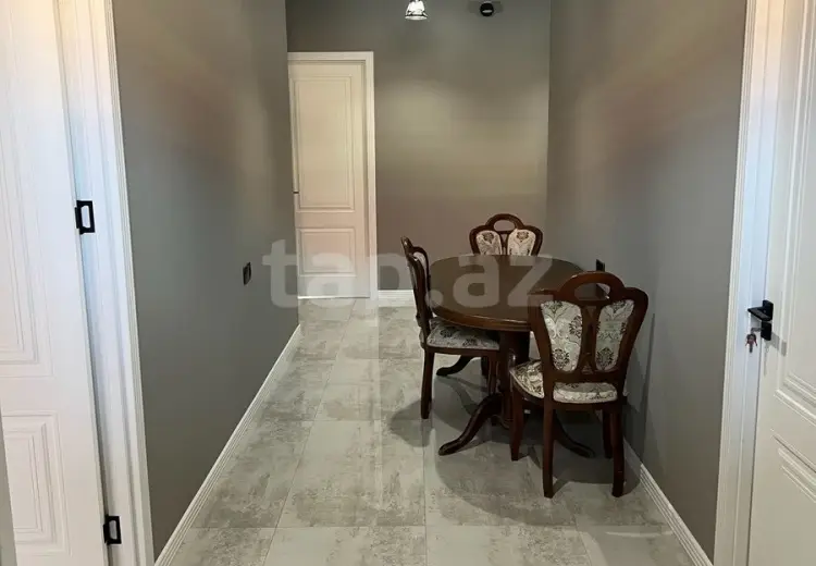 8 otaqlı mənzil , Gəncə