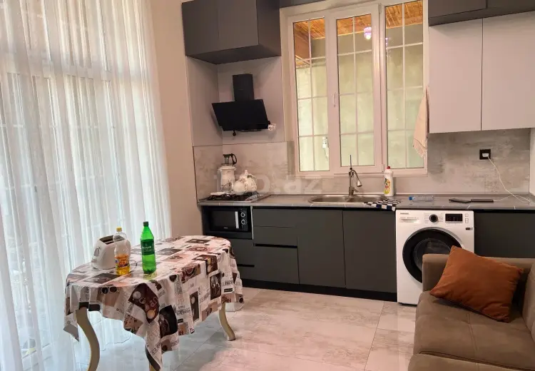 8 otaqlı mənzil , Gəncə