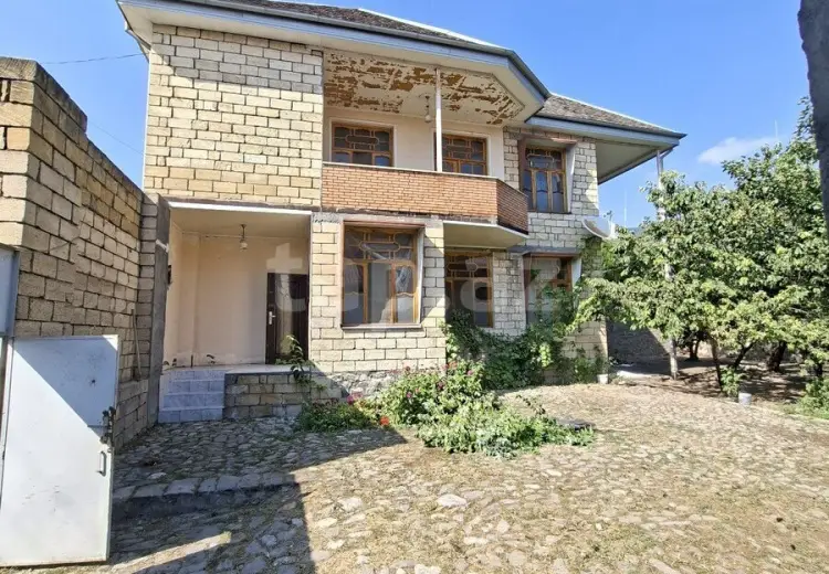 4 otaqlı mənzil , Şəki