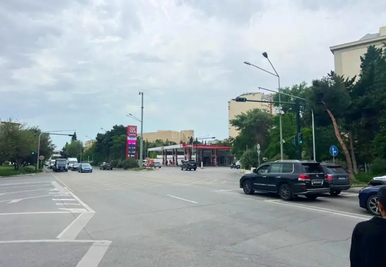 450 m² Obyekt / Ofis Satılır, 8-ci mikrorayon, Binəqədi, Bakı