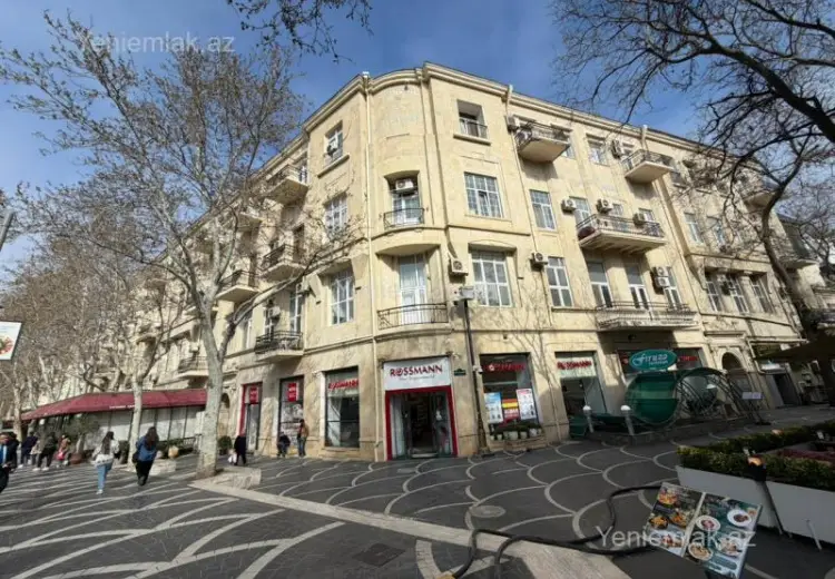 1 400 AZN - 3 otaqlı mənzil Kirayə (aylıq), Səbail, Bakı