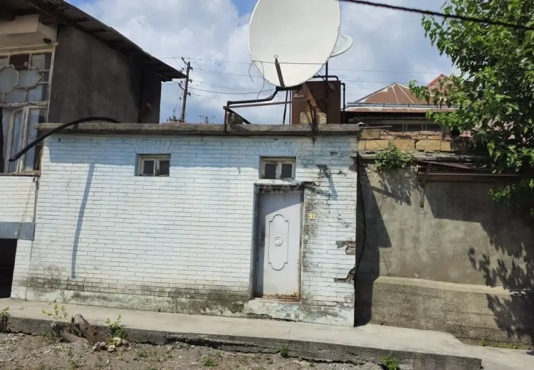 4 otaqlı mənzil Satılır, Şəki