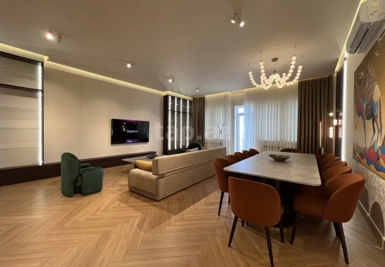 6 otaqlı mənzil , Bakı