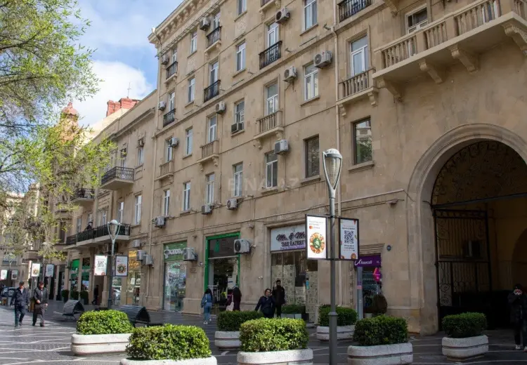 68 m² Obyekt / Ofis Satılır, Səbail, Bakı