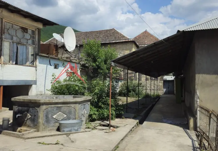 4 otaqlı mənzil Satılır, Şəki