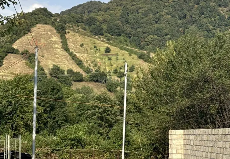 4 sot Torpaq Satılır, Qəbələ