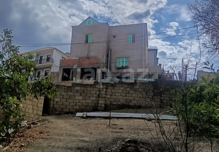 4 otaqlı mənzil , Bakı
