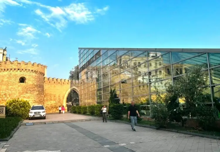 7 otaqlı mənzil , Bakı