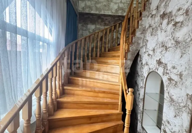11 otaqlı mənzil , Gəncə