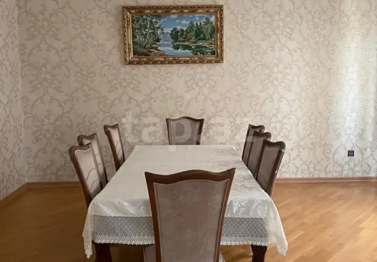 8 otaqlı mənzil , Bakı