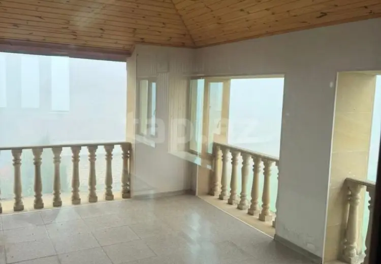 8 otaqlı mənzil , Bakı