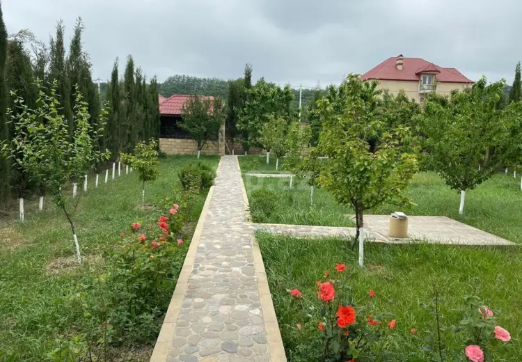 8 otaqlı mənzil , Bakı