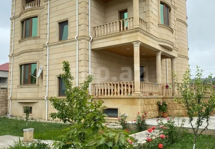 8 otaqlı mənzil , Bakı