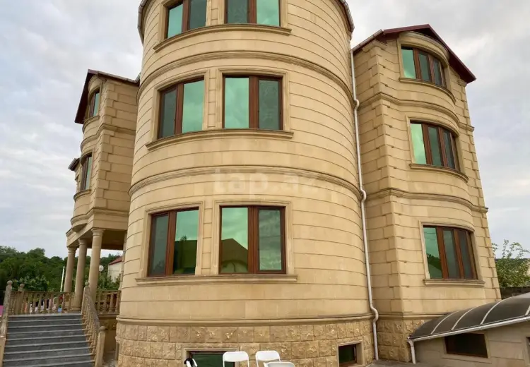8 otaqlı mənzil , Bakı