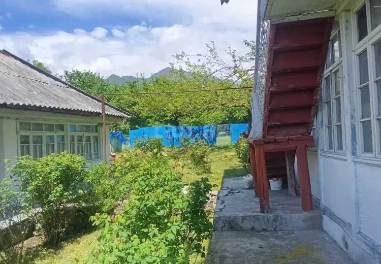 6 otaqlı mənzil , Şəki
