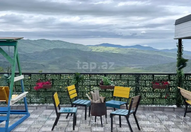 4 otaqlı mənzil , Xızı
