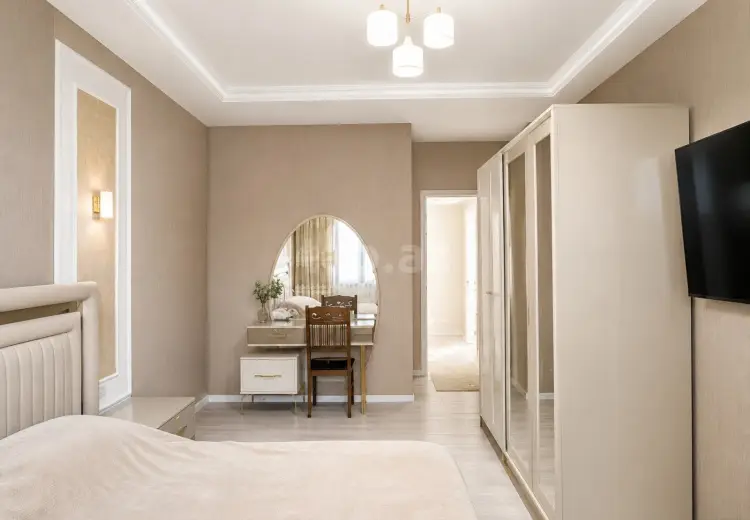 8 otaqlı mənzil , Bakı