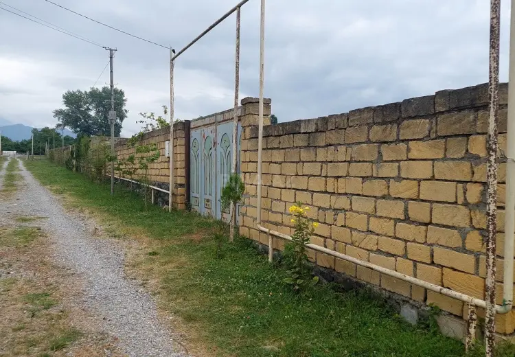 25 sot Torpaq Satılır, Oğuz