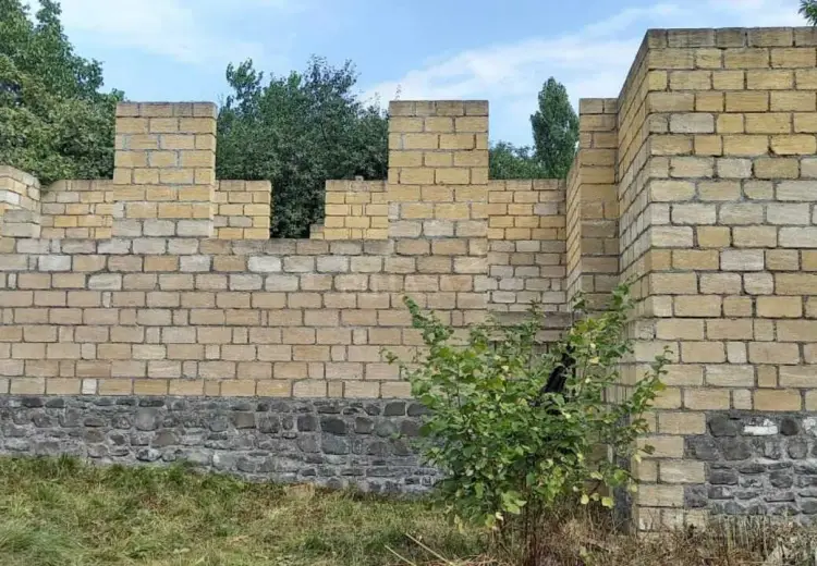 5 sot Torpaq Satılır, Qəbələ