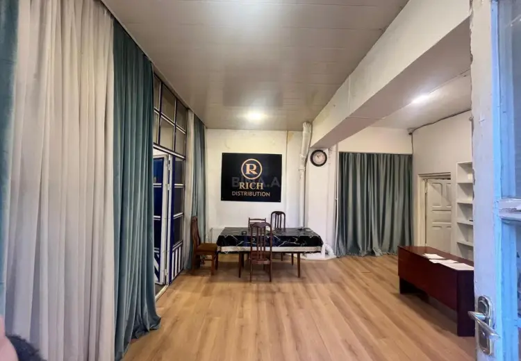 200 m² Obyekt / Ofis Kirayə (aylıq), Gəncə